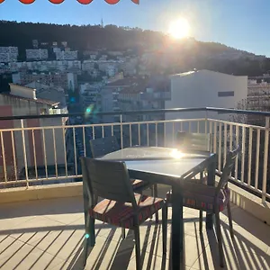 f4-120-m2-10-minutes-a-pieds-du-vieux-nice.fr-provencehotel.com/