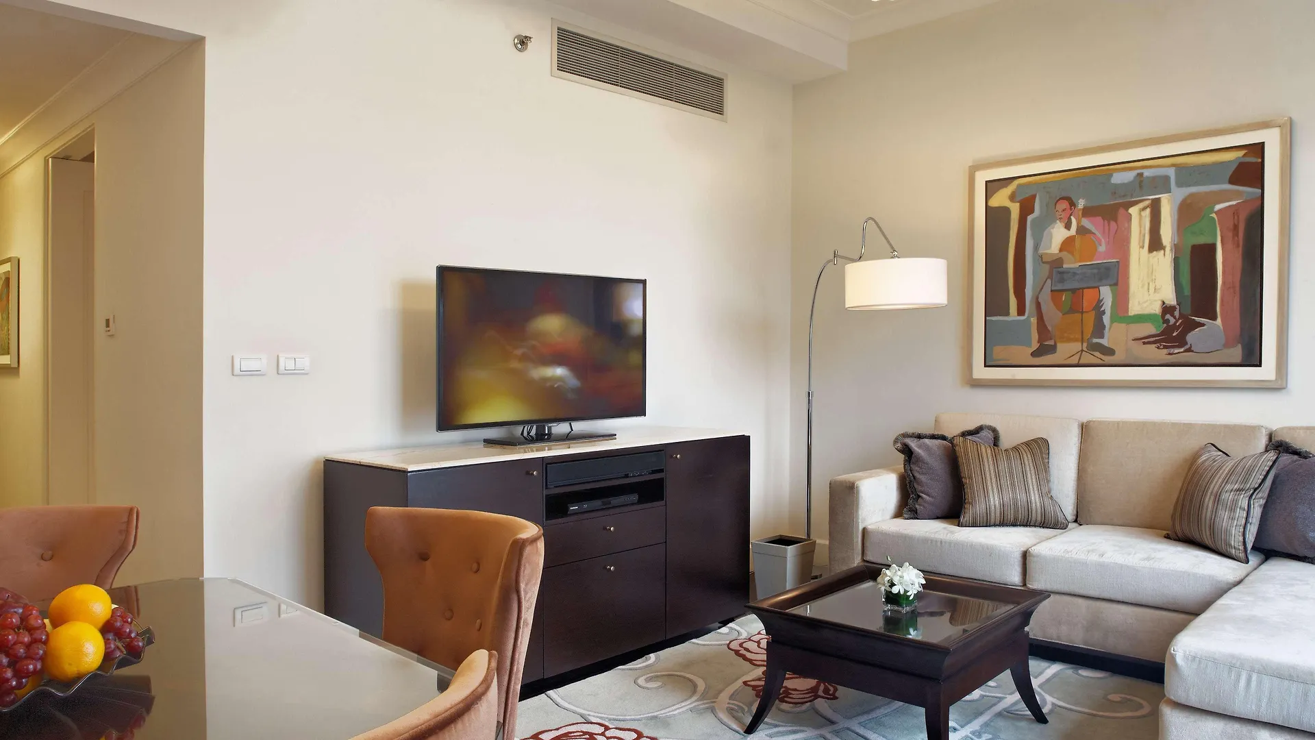 Raffles Makati Hotel Makati City 5*,